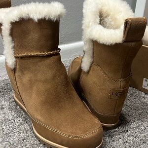 Like new UGGs size 6